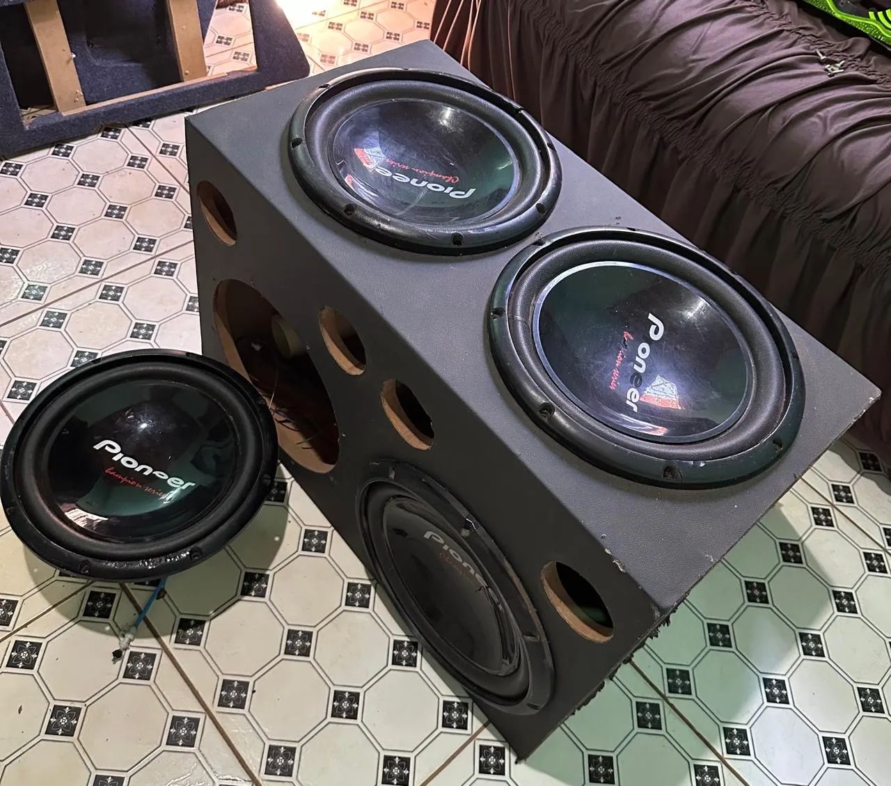 Vendo caixa com 4 graves e foros deporta e porta malas no acrilico   Do g5 - Foto 4