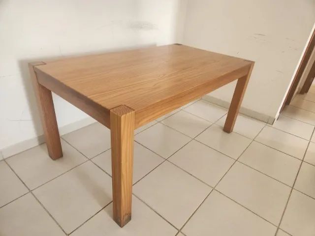 Mesa de Jantar 6 lugares de madeira 