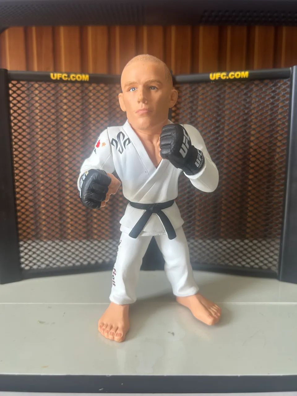 Boneco UFC Round 5 George St Pierre kimono