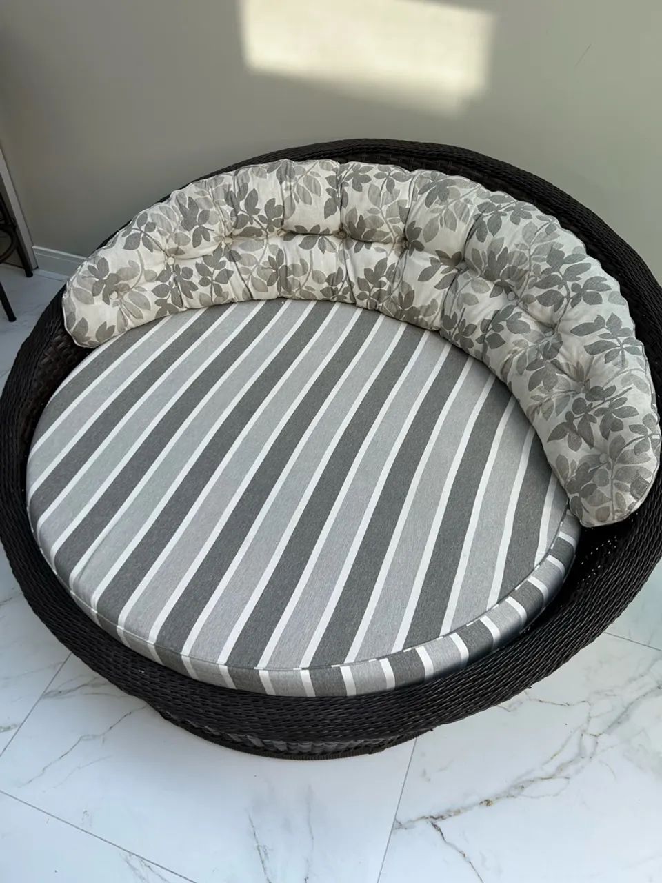 Conjunto de Namoradeira com 3 banquetas. - Foto 2