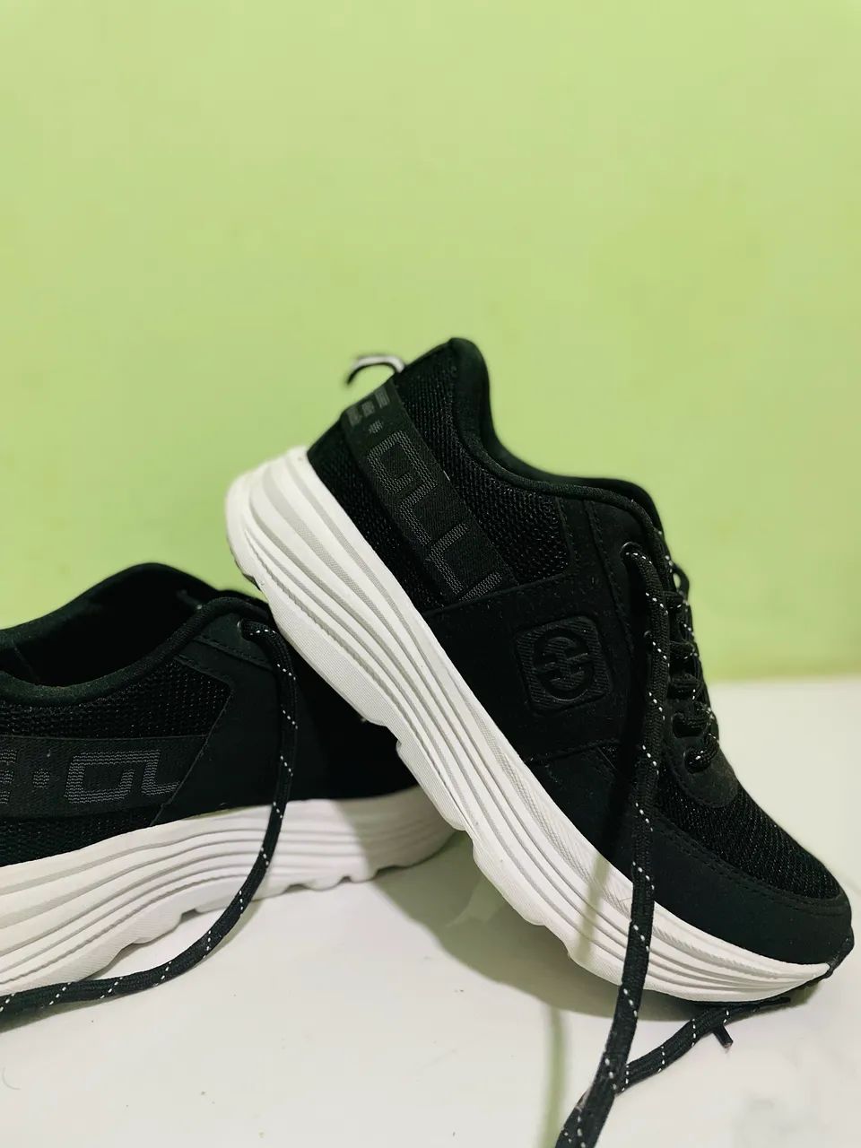 Tênis preto e branco  - Foto 3