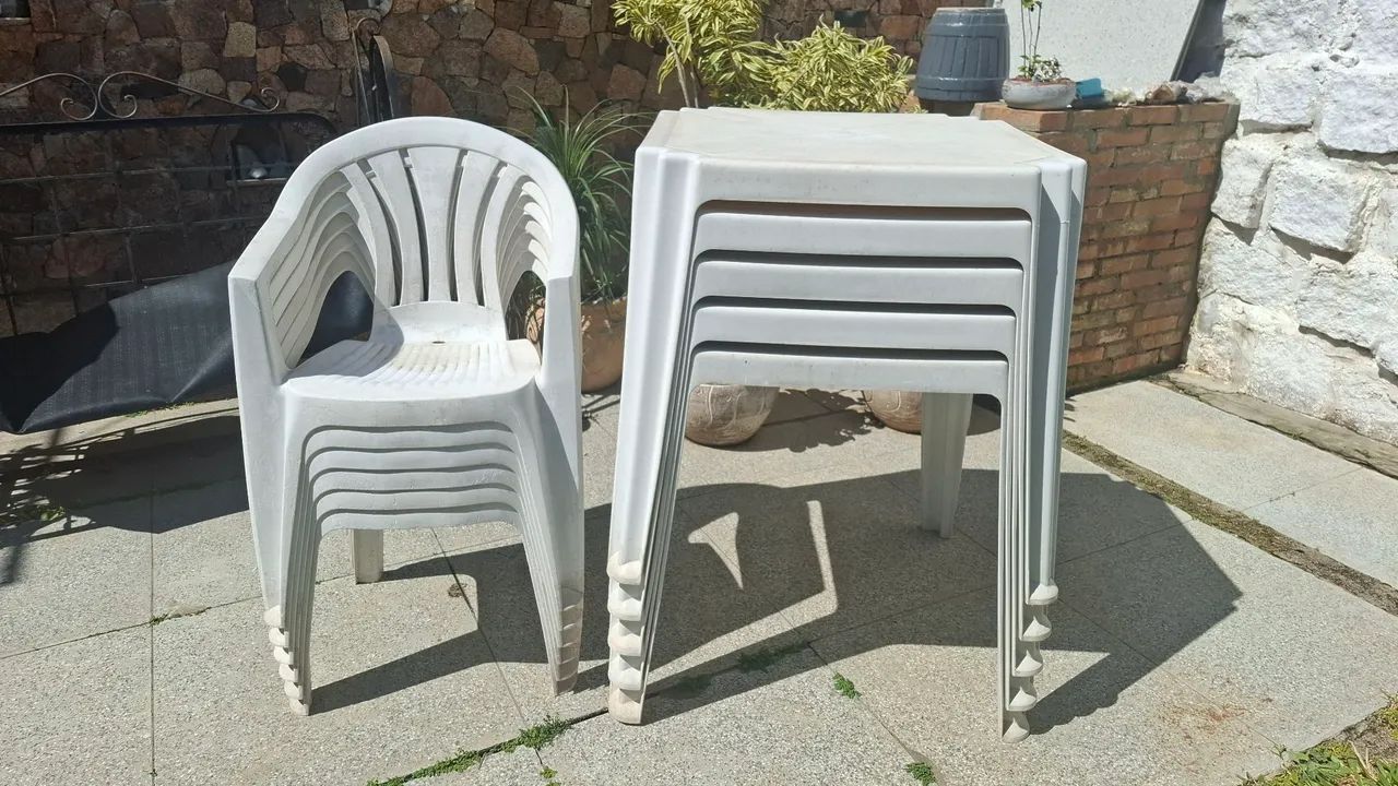 Mesas e cadeiras 