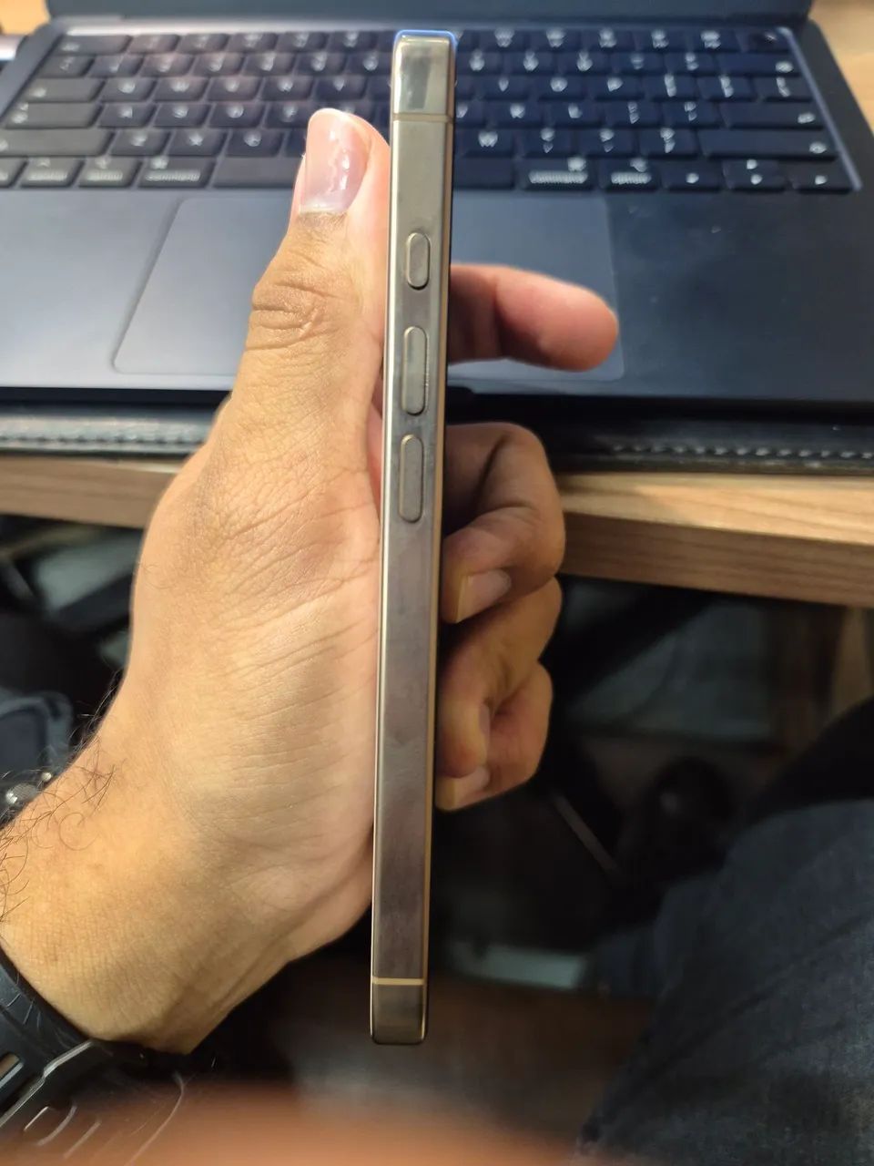 Iphone 16 pro  - Foto 5