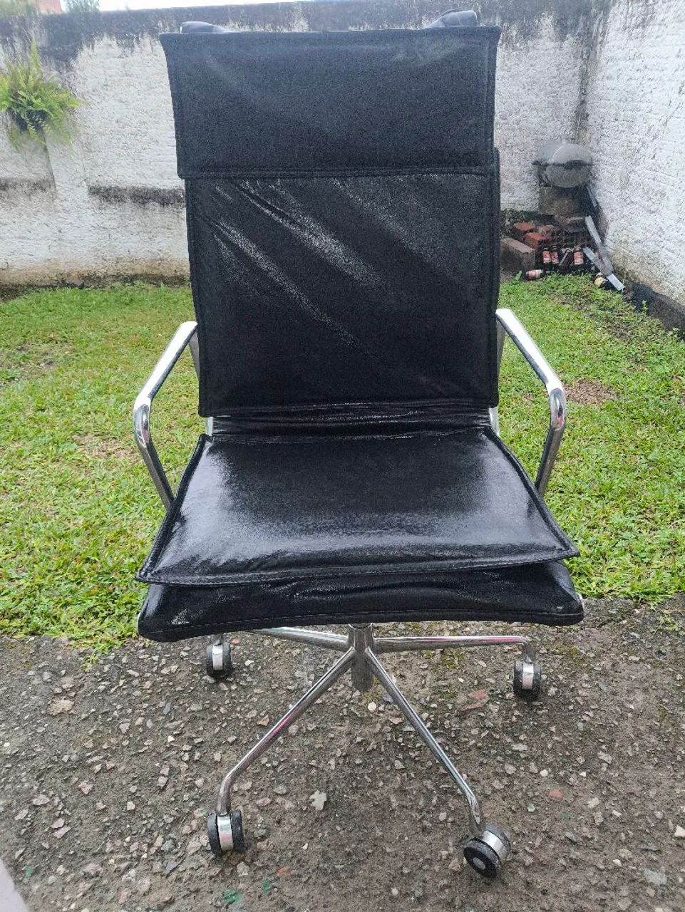 Selling this beautiful office chair