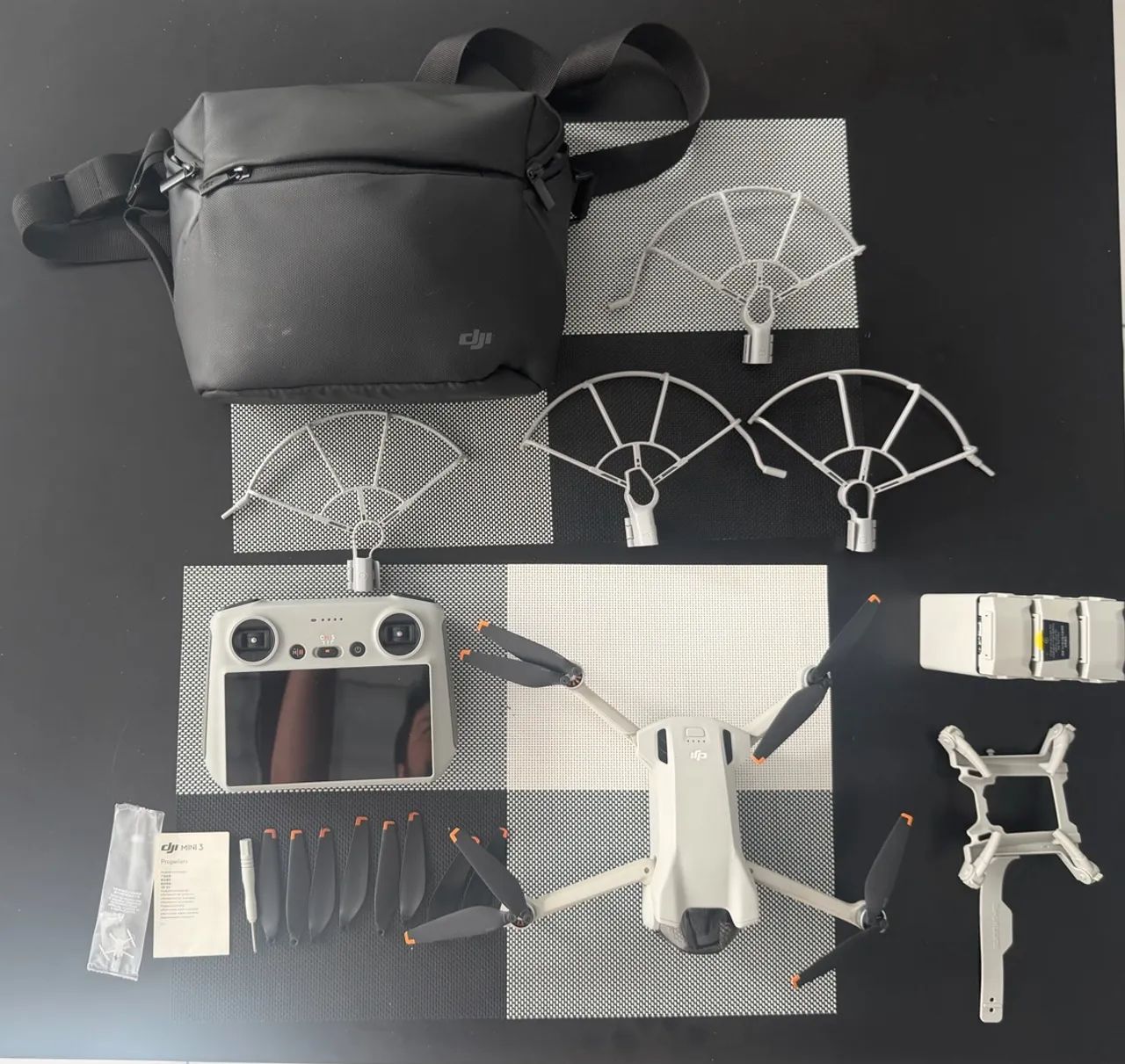 Drone DJI Mini Mavic 3 Pro Fly More Combo com Tela 