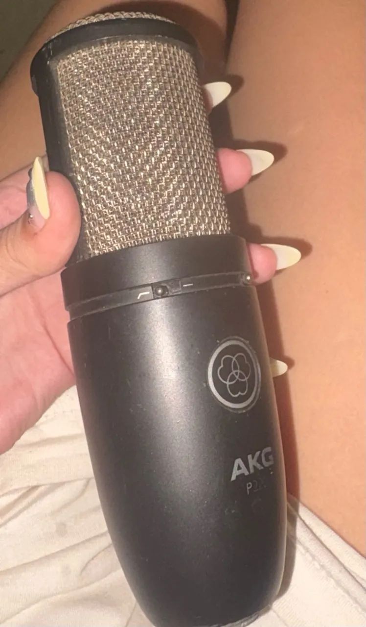 MICROFONE PROFISSIONAL AKG P220 - Foto 2
