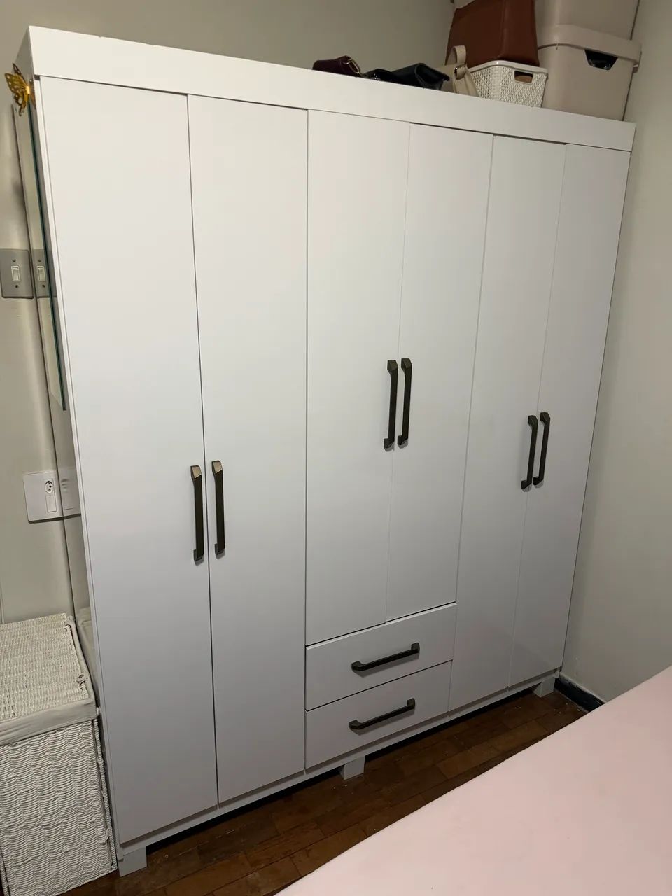 Guarda roupa branco 