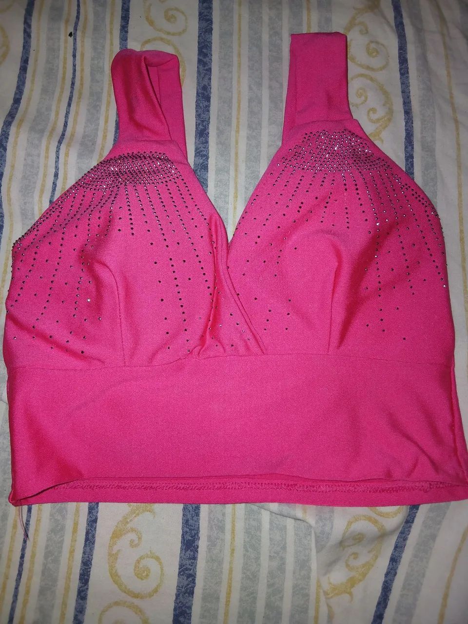 Cropped rosa de strass 23 reais 
