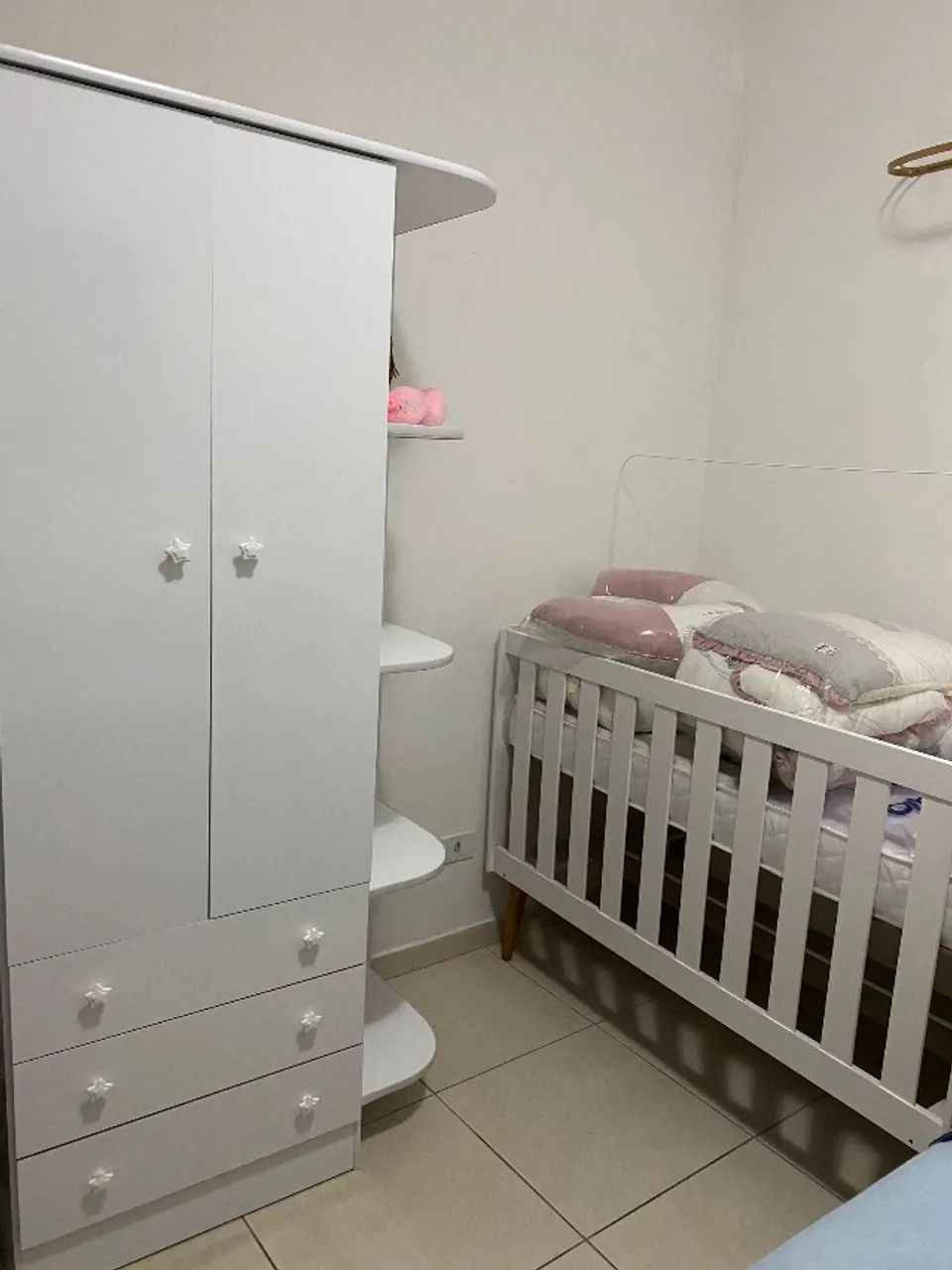 Berço e guarda-roupa infantil 