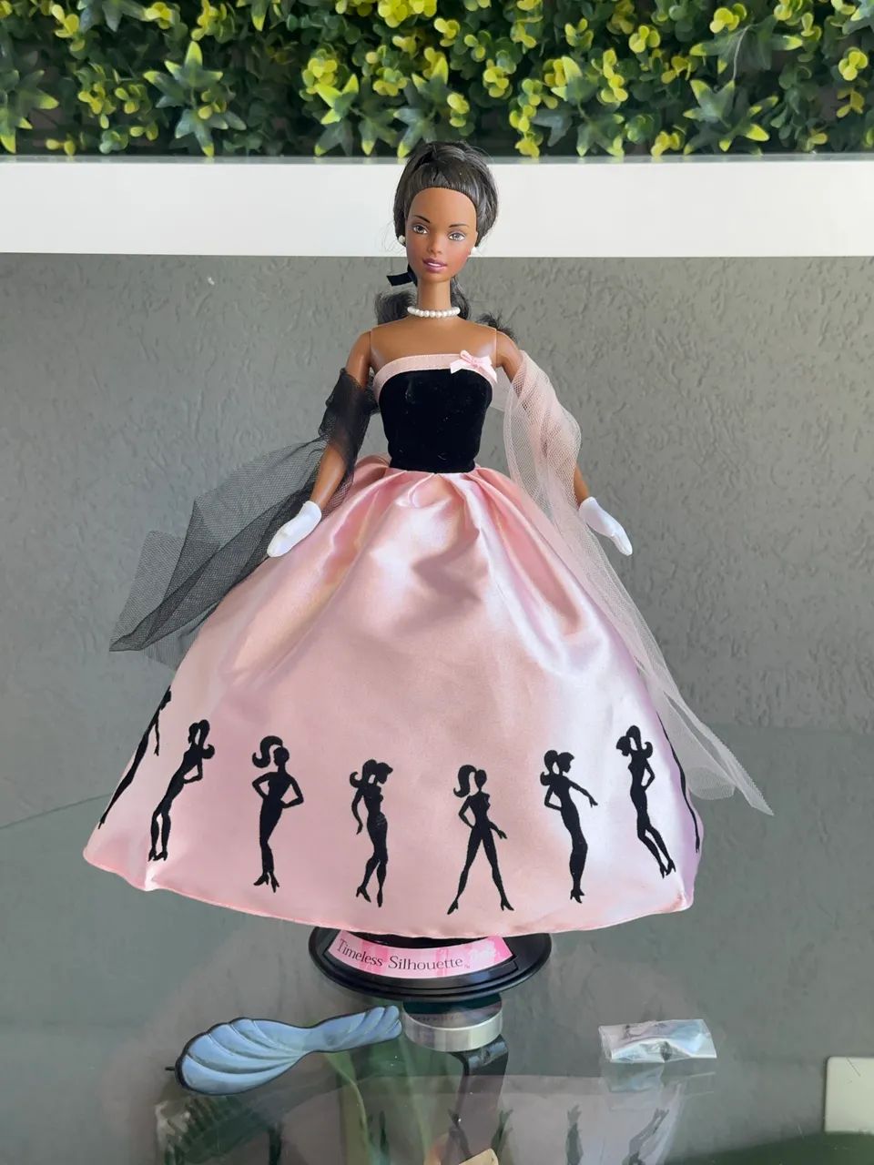 Boneca Barbie collector timeless silhouette  - Foto 3