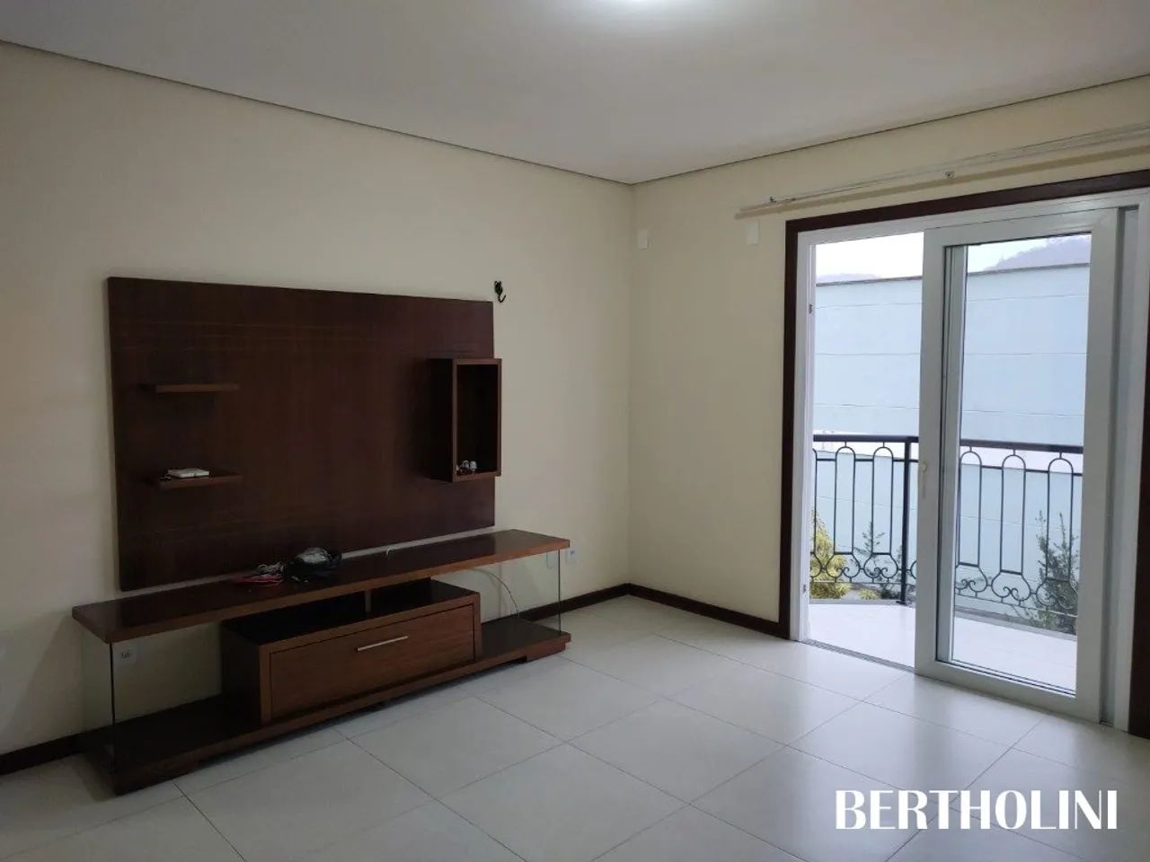 Excelente apartamento com 2 quartos, no Centro de Penedo/RJ. - Foto 5