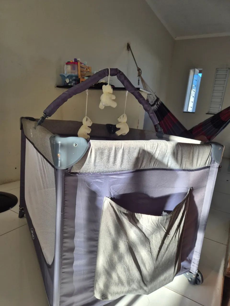 Berço para bebê, com colchão e mosqueteiro 