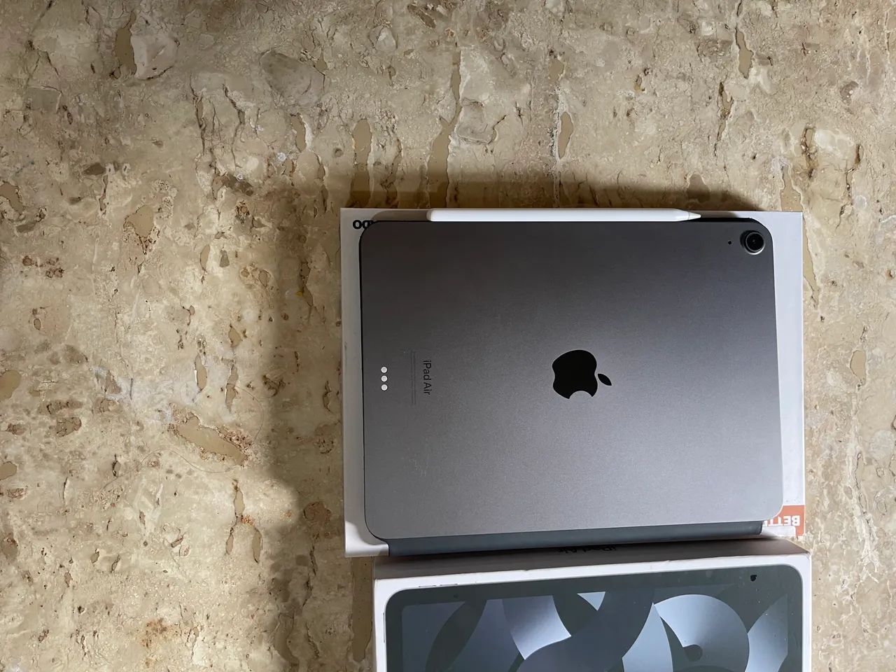 iPad Air 5ª Geração 64GB + Apple Pencil (2ª geração) + Capa Teclado - Foto 3