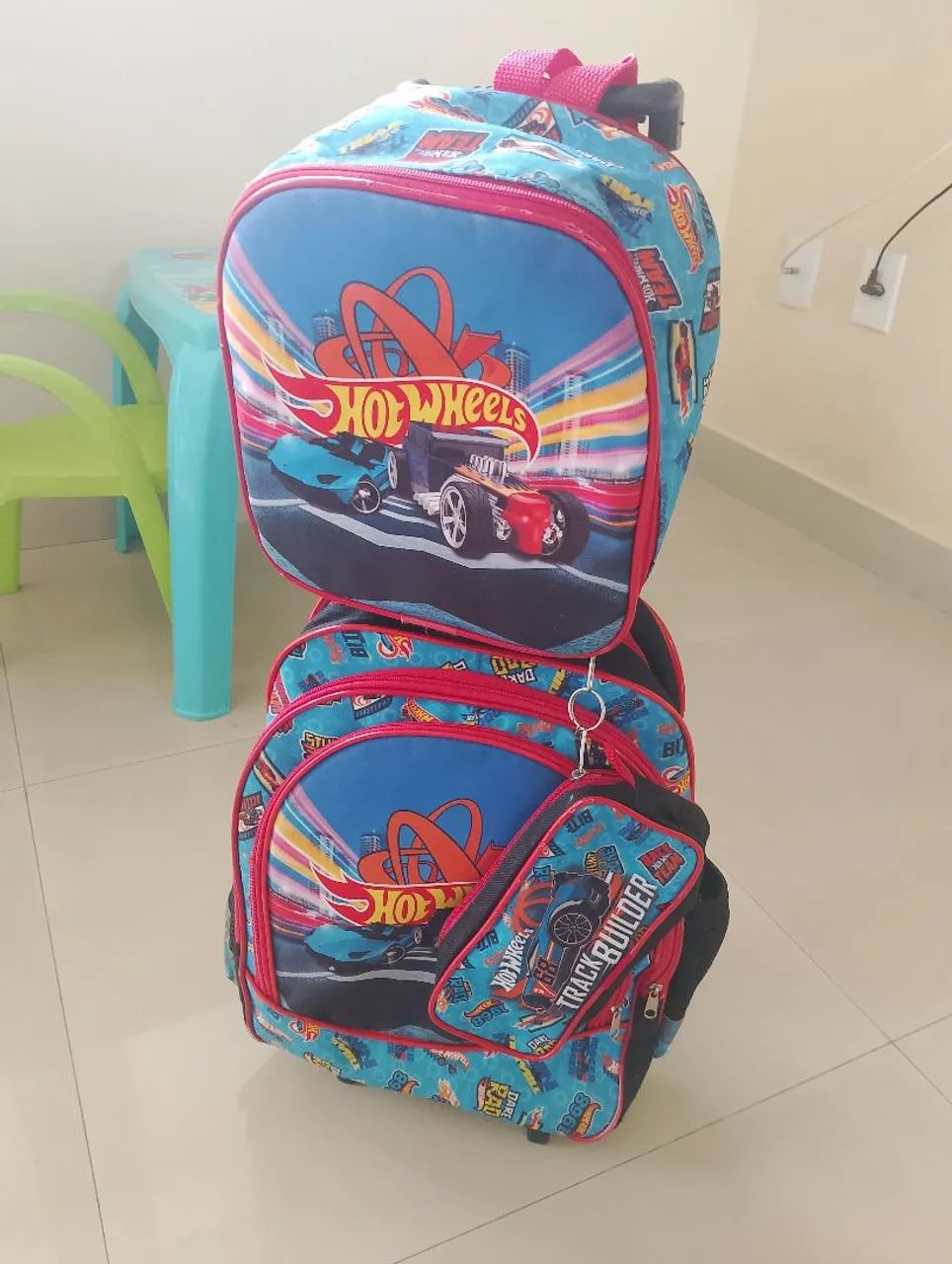 Mochila kit com 3 usada conservada 65 reais retirada setor o 