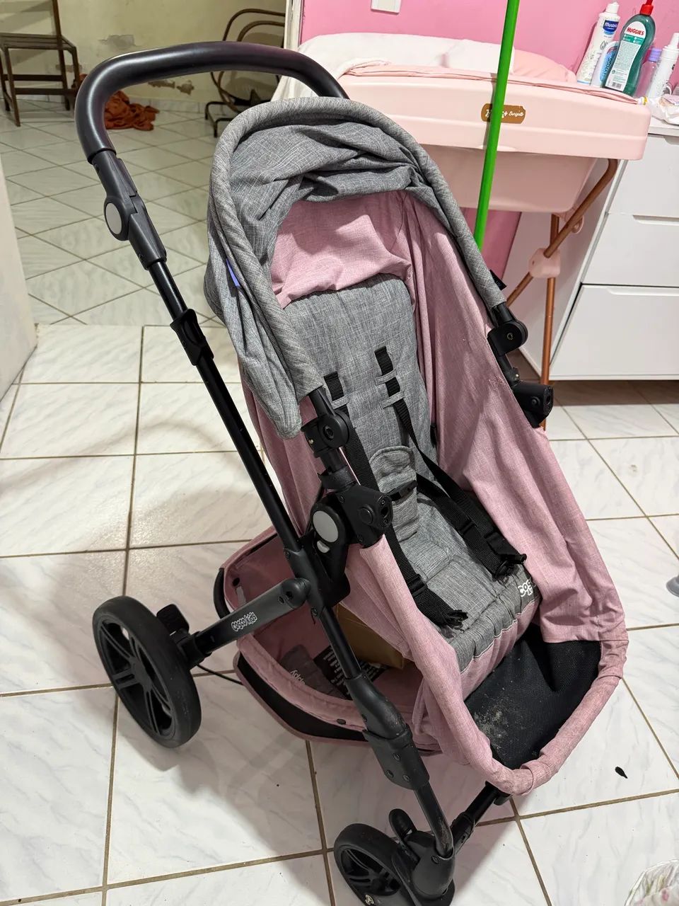 Carrinho de bebê rosa cosco - Foto 4
