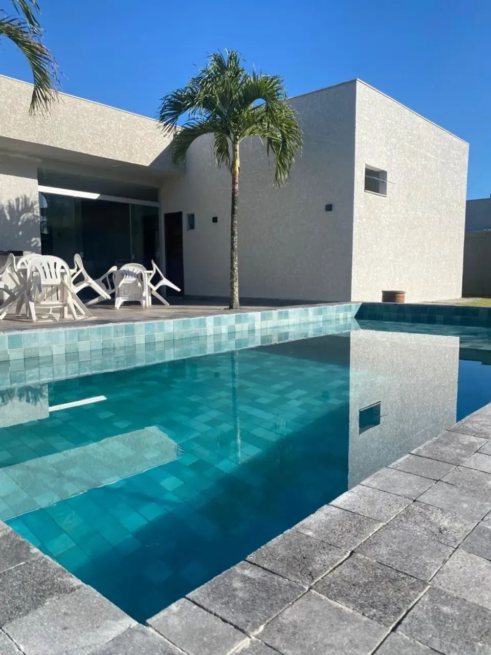 ALUGO CASA MOBILIADA EM CONDOMÍNIO FECHADO