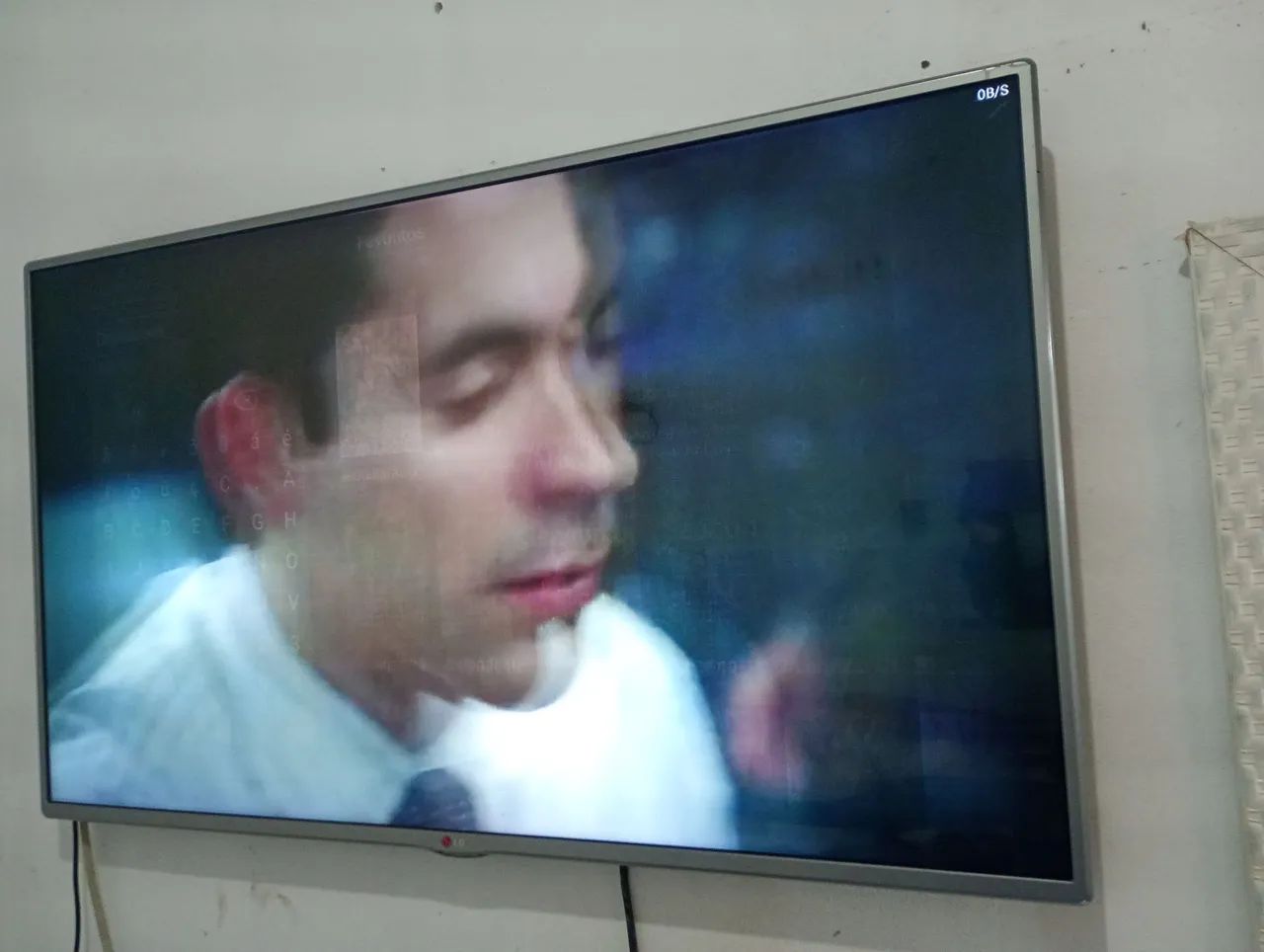 TV 48 POLEGADAS, NÃO E SMART, FUNCIONA COM O APARELHO TV BOX. MARCA LG.