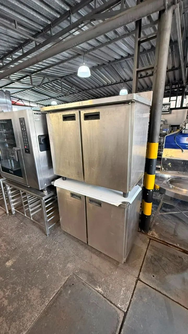 Buffet em Aço Inox - 2 Portas | Seminovo