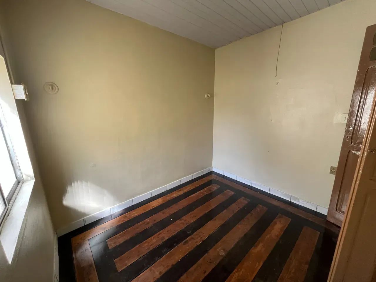 Alugo casa com 5 quartos no Reduto - Foto 4