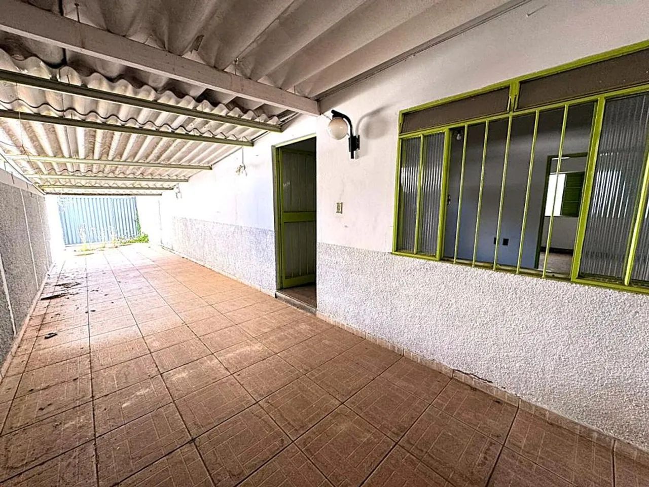 Vende-se casa no Setor Central com 3 residências dando renda - Foto 4