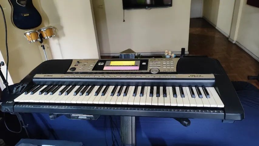 Teclado YAMAHA PSR 740  com manual original,  e Soft Case(nova)