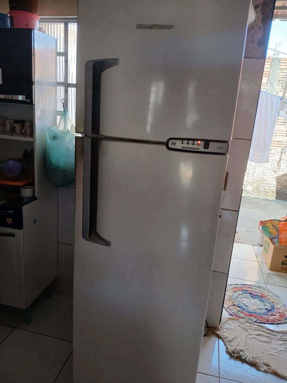Vende se geladeira 