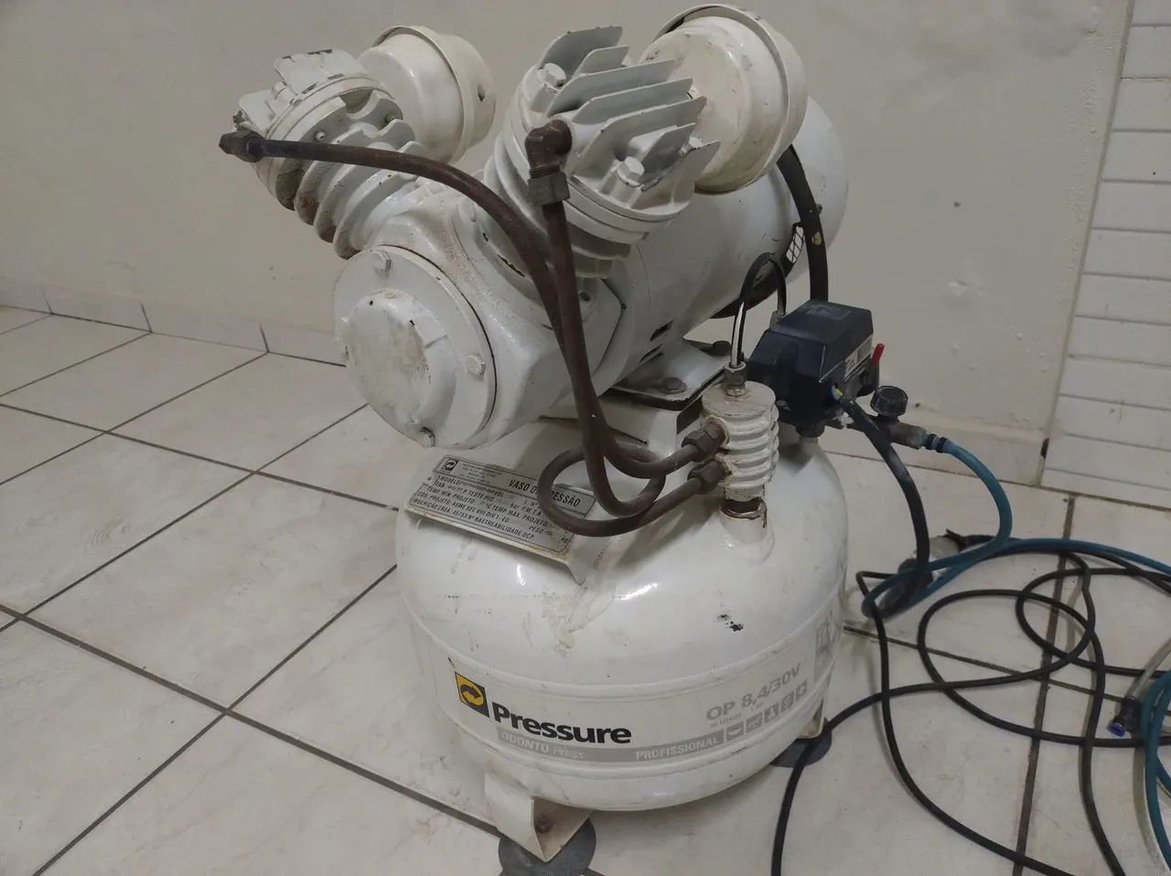 Compressor Pressure isento de Óleo 30 Litros - Foto 2