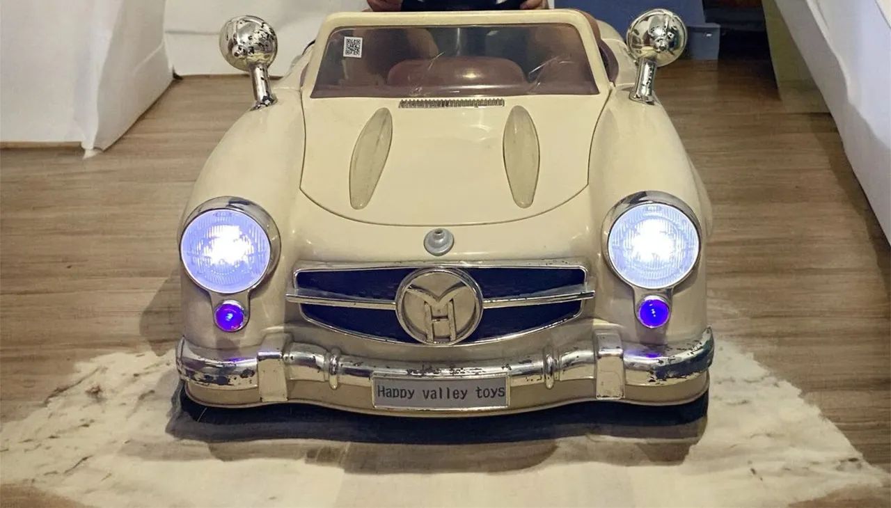 Carro Elétrico vintage bege