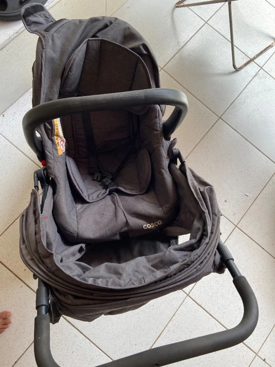 Carrinho de bebê com bebê conforto COSCO - Foto 5