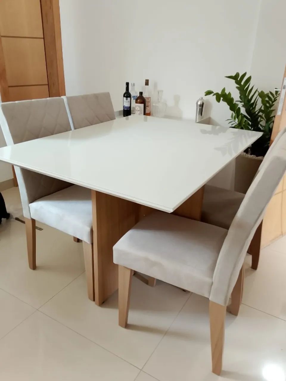 Mesa Nova 4 Cadeiras Tampo MDF Com Vidro Lacado 