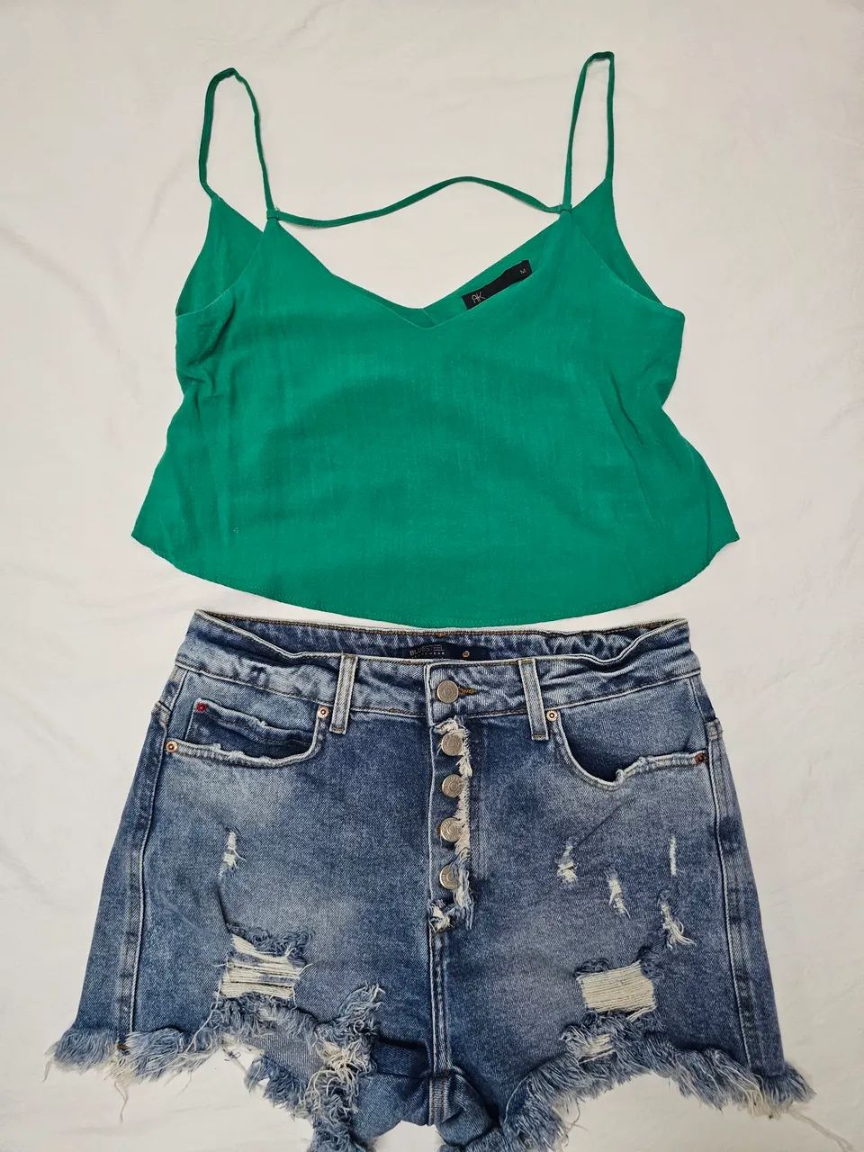 Blusas de alcinhas e croppeds - Foto 3