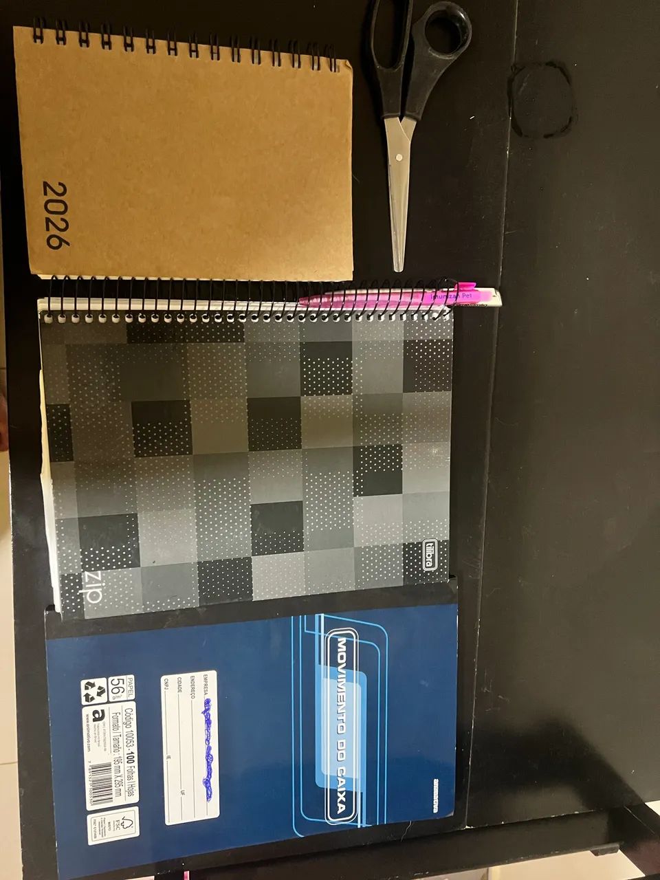 3 Cadernos+ tesoura+ alicate 