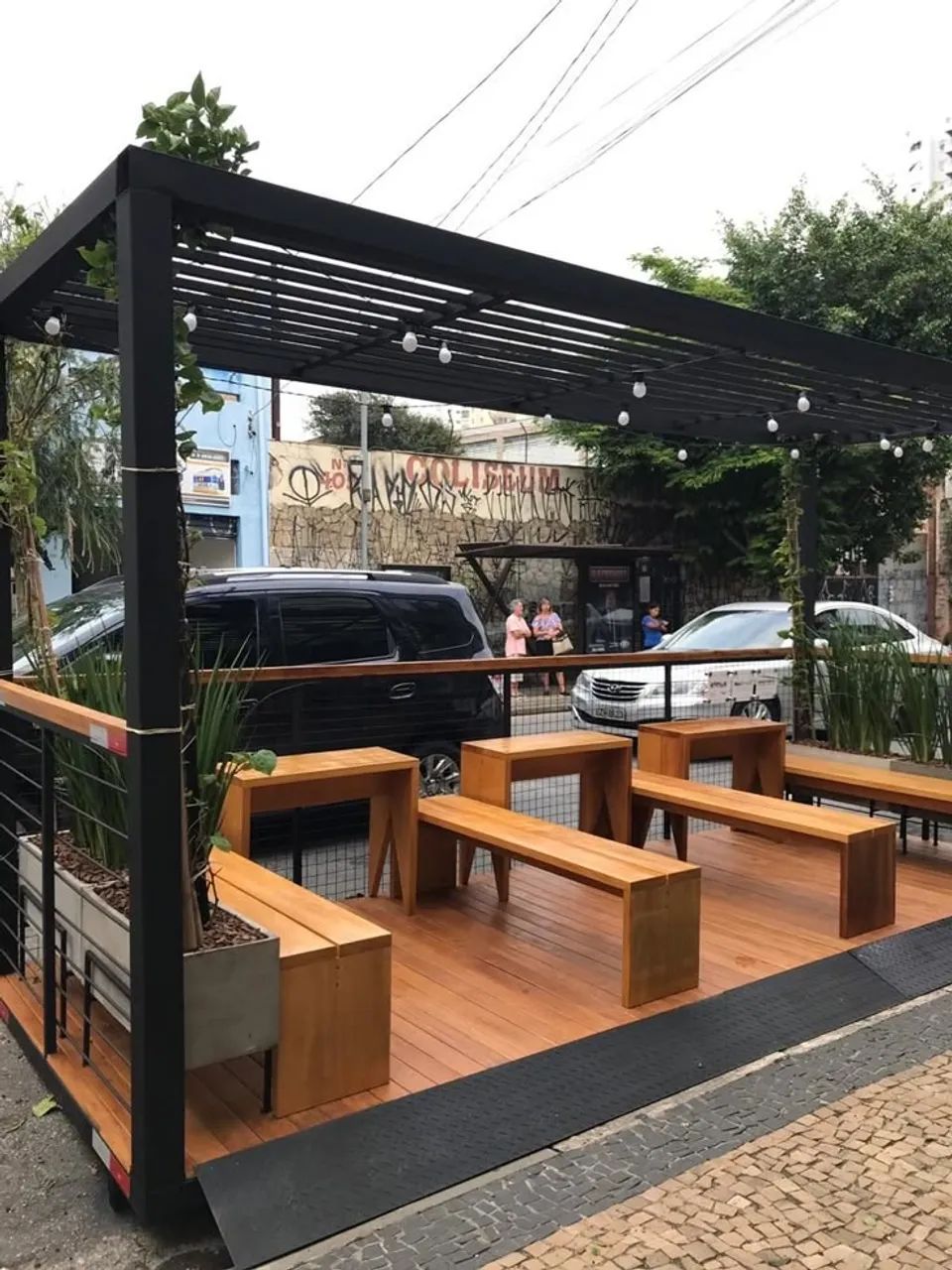 Deck de Madeira com Pergolado para Bar, Restaurante e Área Externa