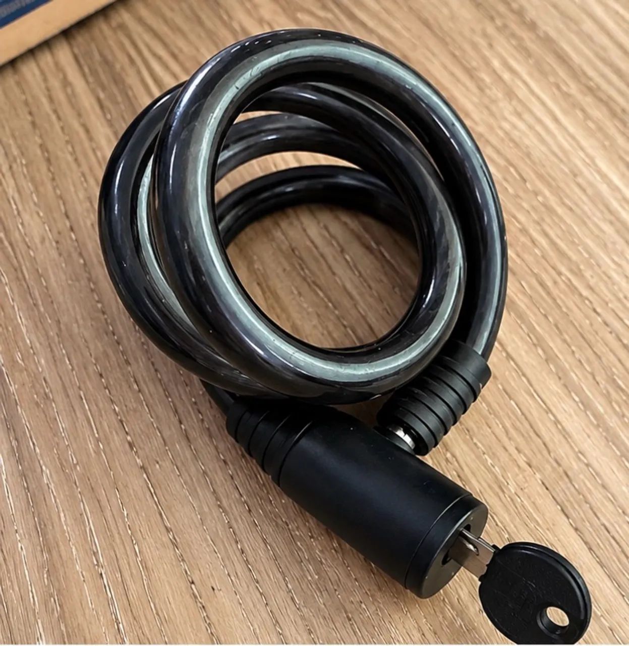 Cadeado com Cabo de Aço e Chave para Bicicleta e Moto