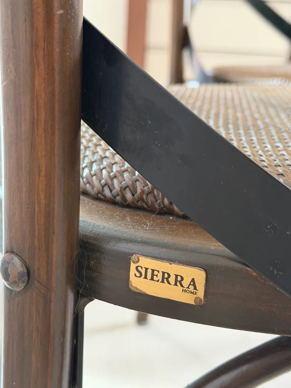Mesa de jantar marca SIERRA com. 6 cadeiras  - Foto 2