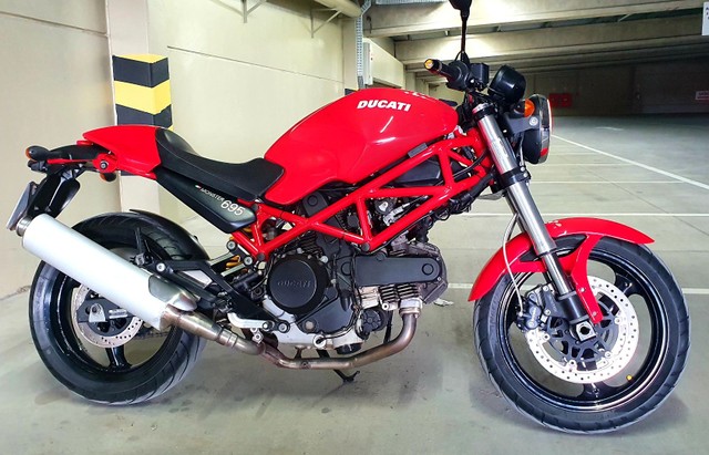 DUCATI MONSTER 695 NA COR VERMELHO ROSSO GP