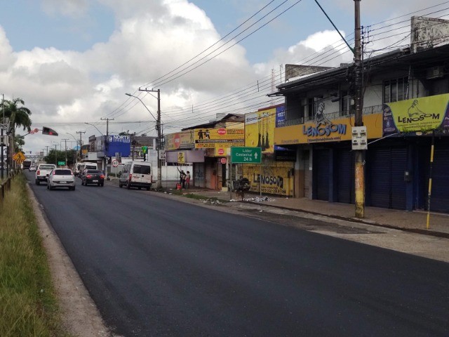 Loco ponto comercial R$2.000 com 3 salas de escritório no centro