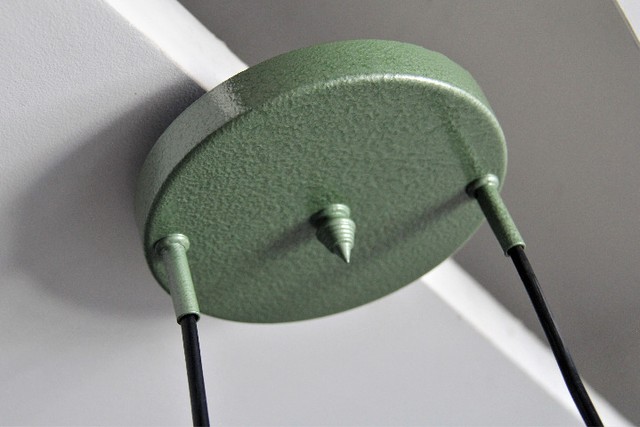 Lustre com 2 Globos em Opaline / Metais Cor Verde Martelada Anos 50 - Foto 2