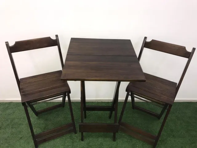 Jogo de Mesa 60x60 e 2 Cadeiras em Aço Dobrável para Restaurante