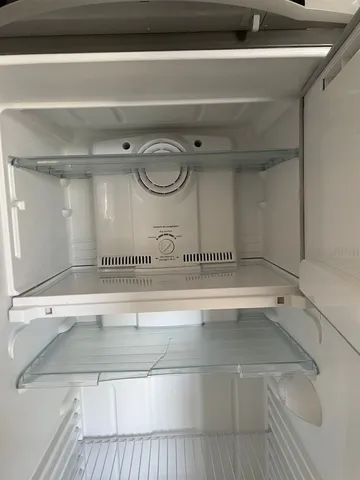 Vendo geladeira com pouco tempo de uso - Foto 3