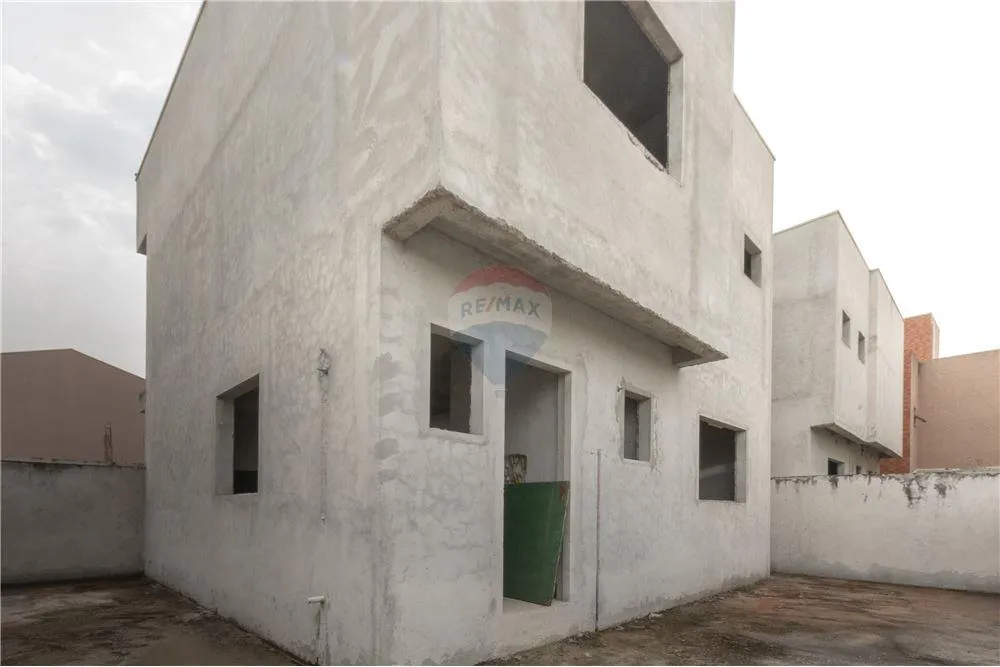 Sobrado na planta à venda bairro Fazendinha 3 quartos.