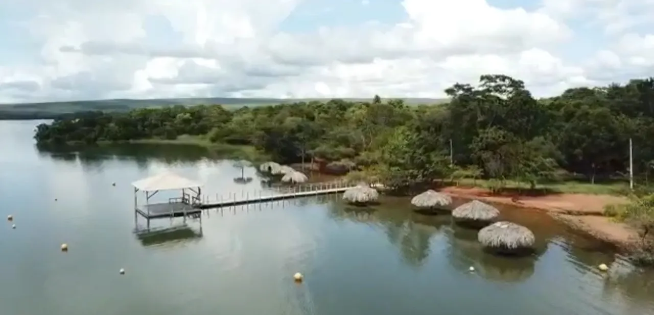 Vendo chácara em condomínio na beira do lago