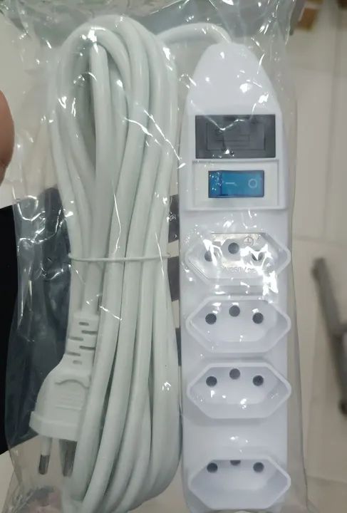 Extensor de Tomada 4 Saídas com Interruptor