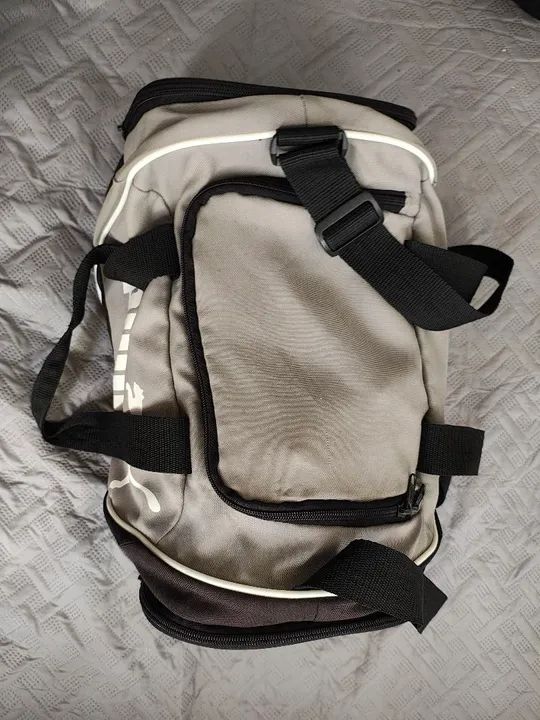 Bolsa Puma Cinza e Preta Pequena - Foto 2