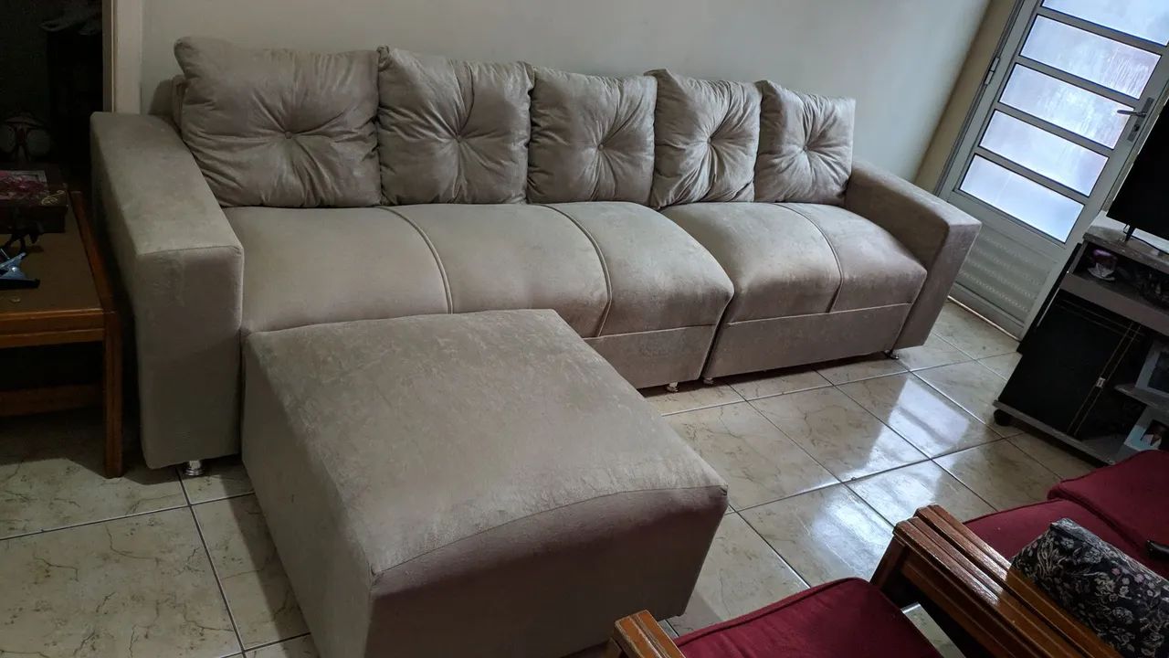 SOFA NOVO 5 LUGARES CONFORTÁVEL BEGE COM PUFF
