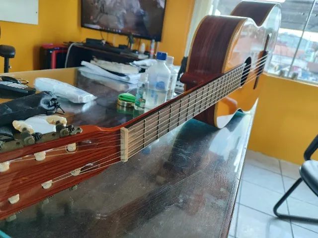 vendo um violao digiogio n* 18, em madeira, com capa acolchoada. - Foto 4