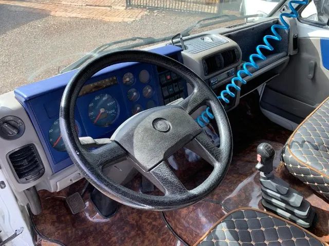 Vw 24220 Worker carroceria granel ano 2011 316700Km R$ 285.000,00av - Foto 12