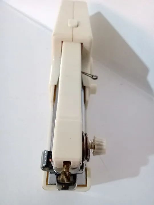 Lote de duas maquininhas de costura portatil Halifax / EZ leia descriçao  - Foto 4