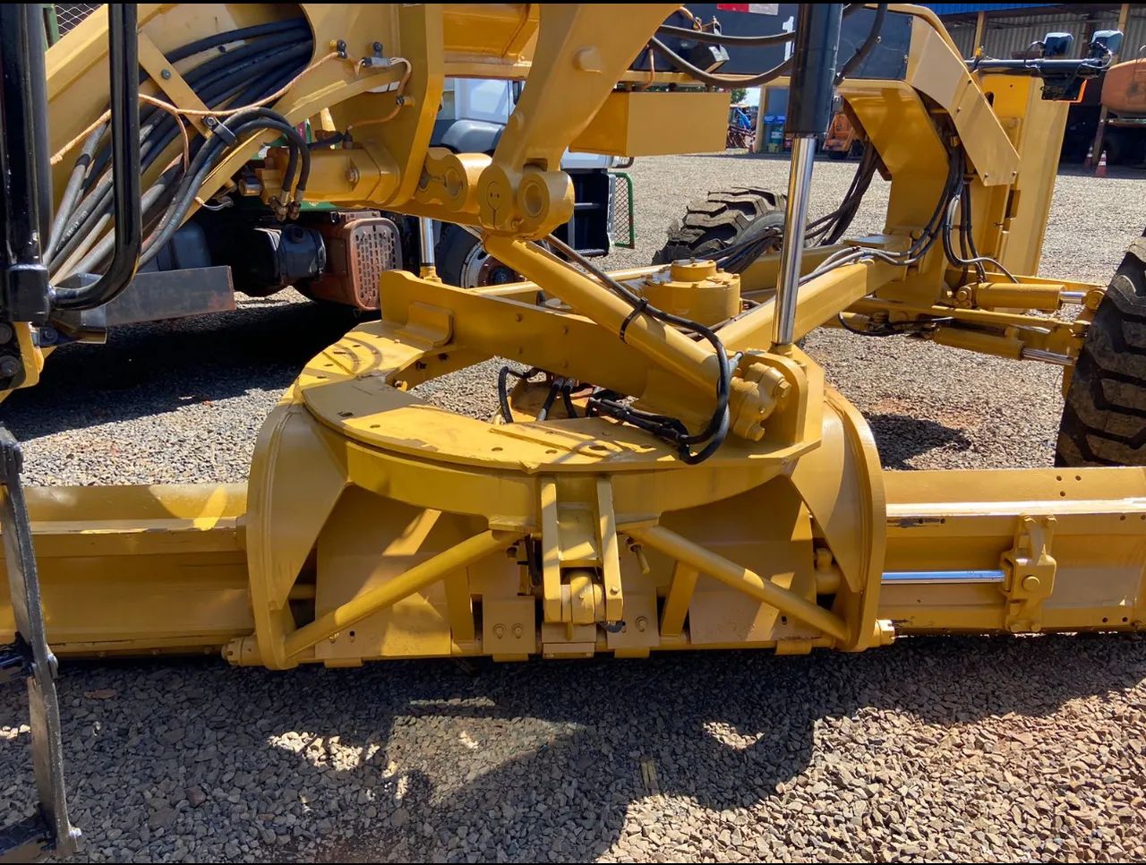 Motoniveladora Caterpillar 140K ano 2017 com 18.600 horas, em SP - Foto 6