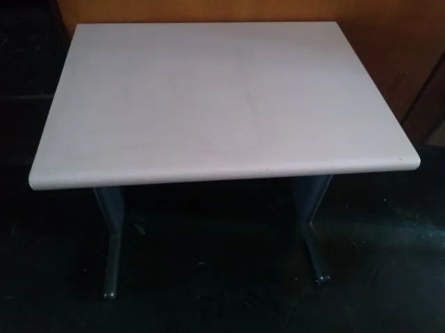 Mesa Escritório Reta com base em Metal - 80 x 60 x 72 - Foto 3